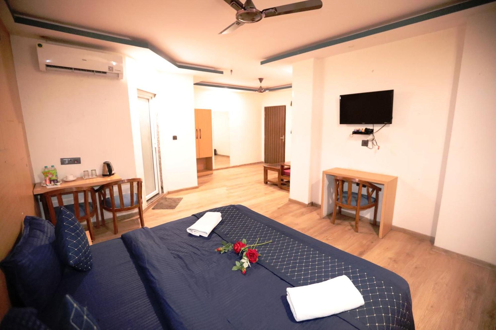Hotel Noida Grand Sec 58 Εξωτερικό φωτογραφία