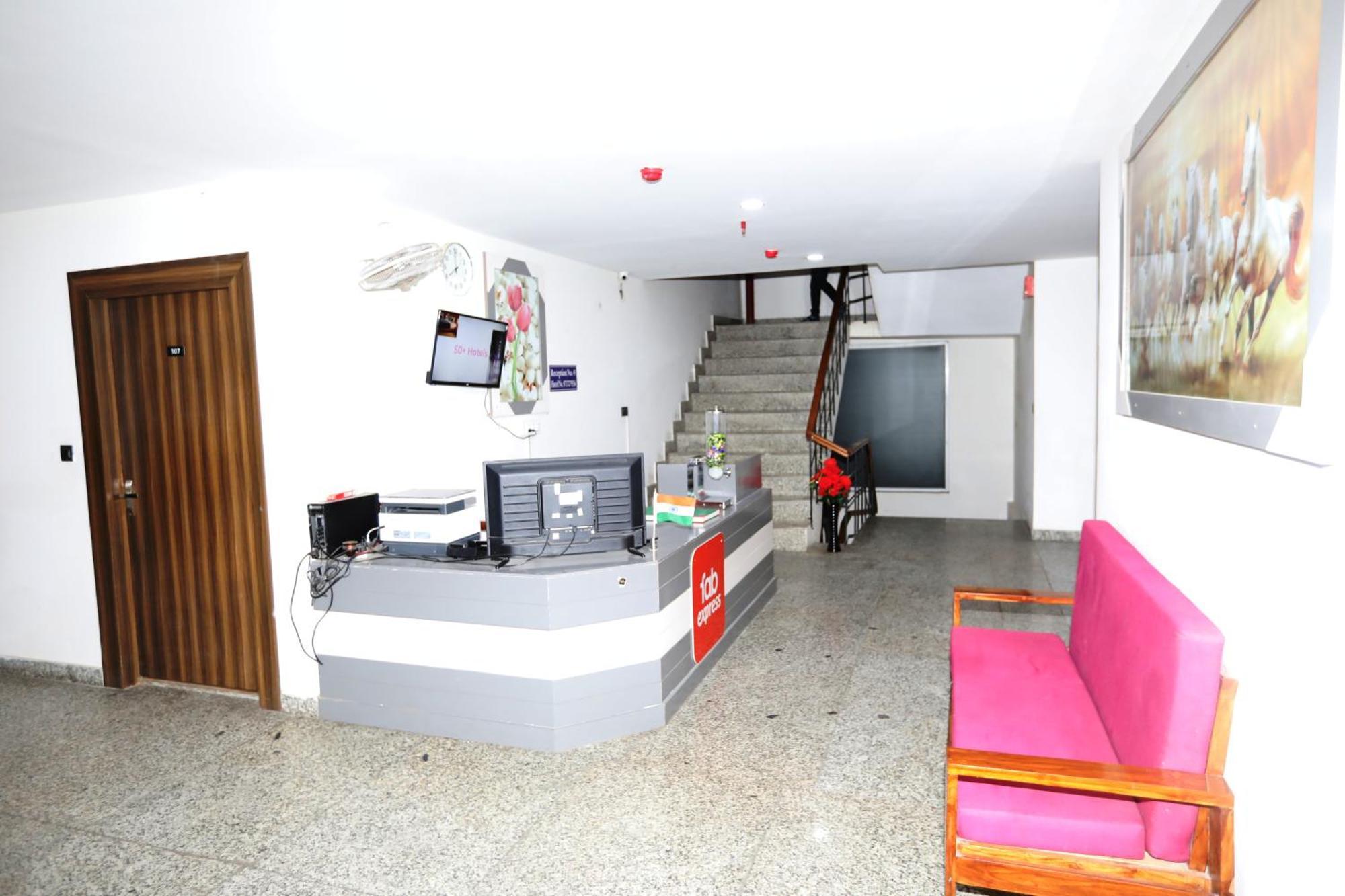 Hotel Noida Grand Sec 58 Εξωτερικό φωτογραφία
