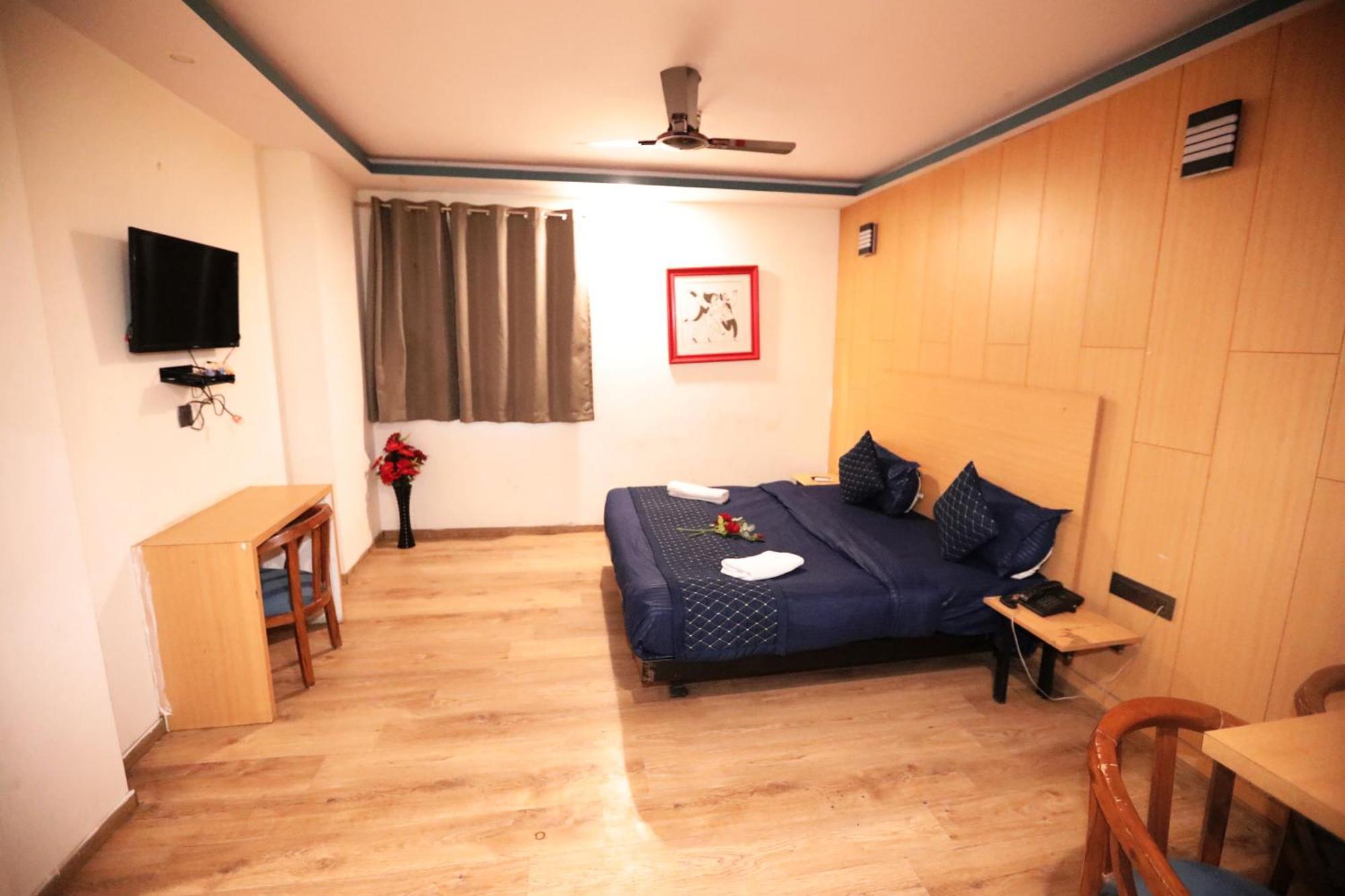 Hotel Noida Grand Sec 58 Εξωτερικό φωτογραφία